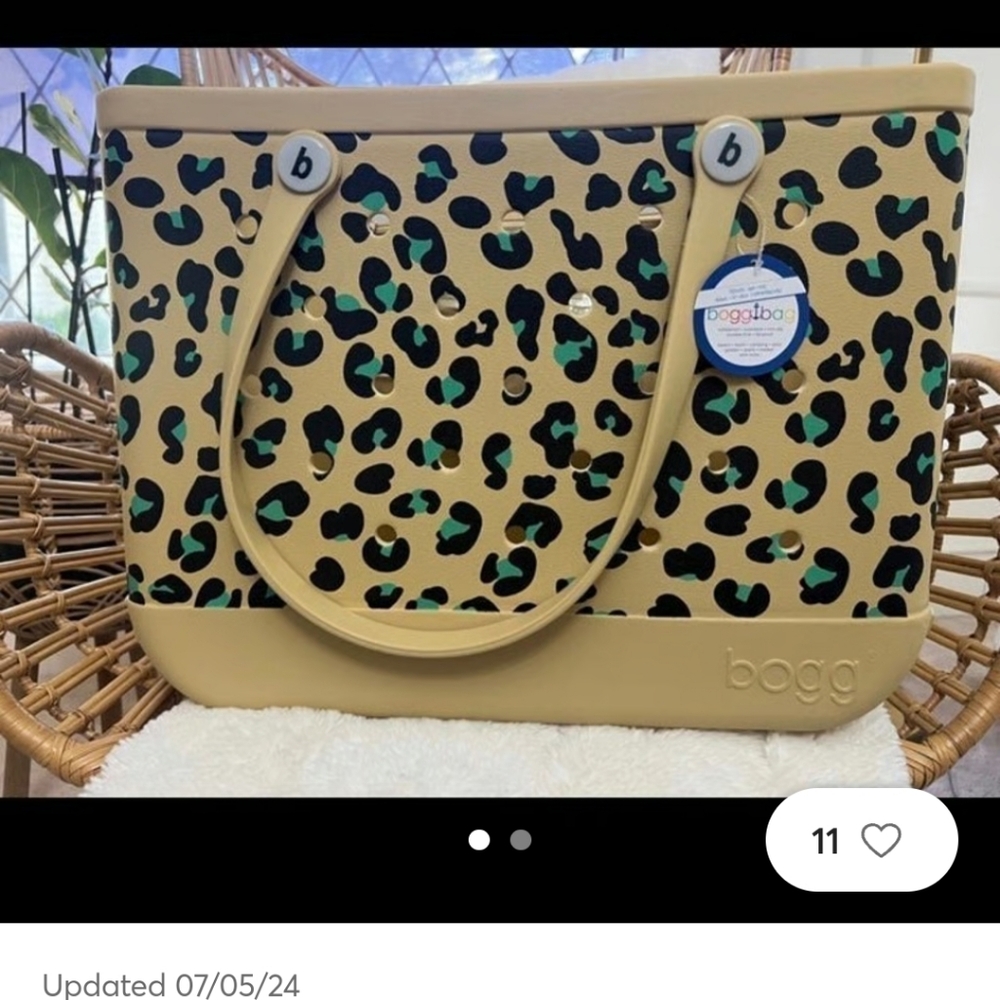 XL BOGG TURQUOISE LEOPARD BOGG BAG WITH 2 LARGE & 2 MEDIUM SNAP IN ZIPPER BAGS